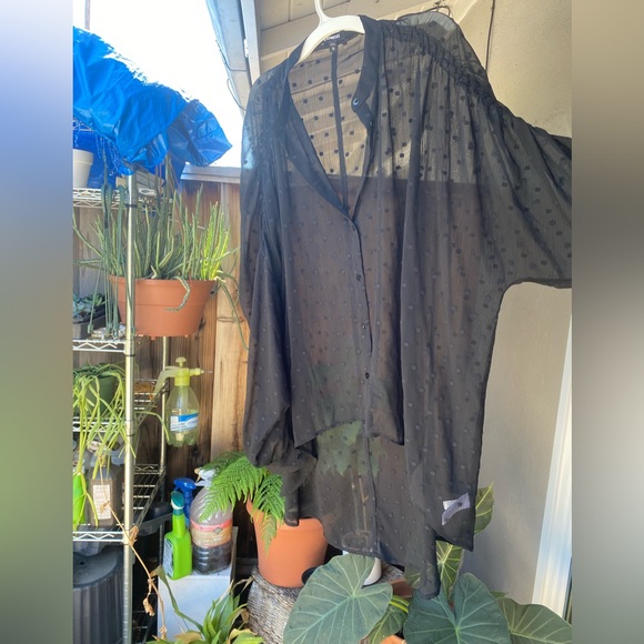 EXPRESS Sheet Hi Low Detailed Blouse; Size M - Picture 5 of 12